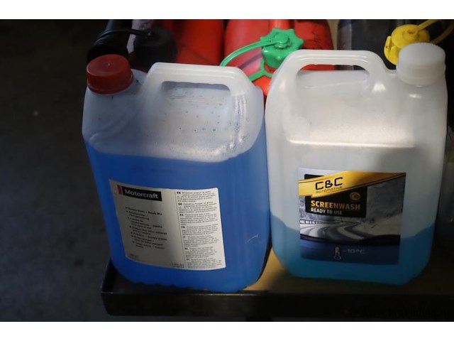 Partij diversen o.a. kroon oil coolannt sp 15+, nielsen glue remover & koelvloeistof - afbeelding 2 van  9
