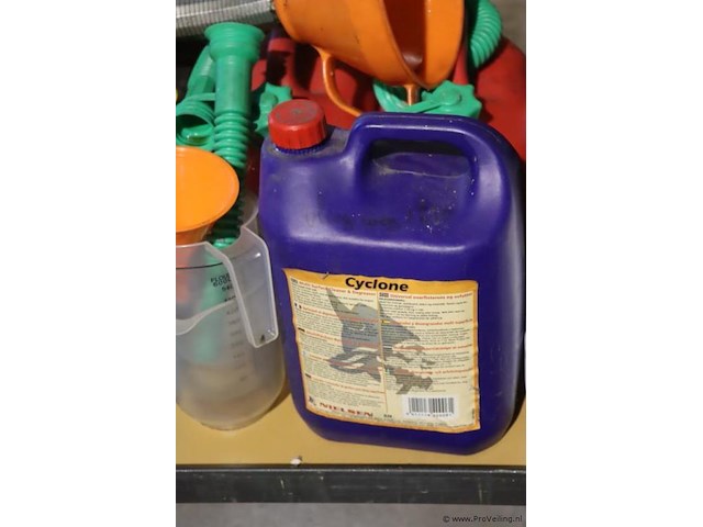 Partij diversen o.a. kroon oil coolannt sp 15+, nielsen glue remover & koelvloeistof - afbeelding 3 van  9