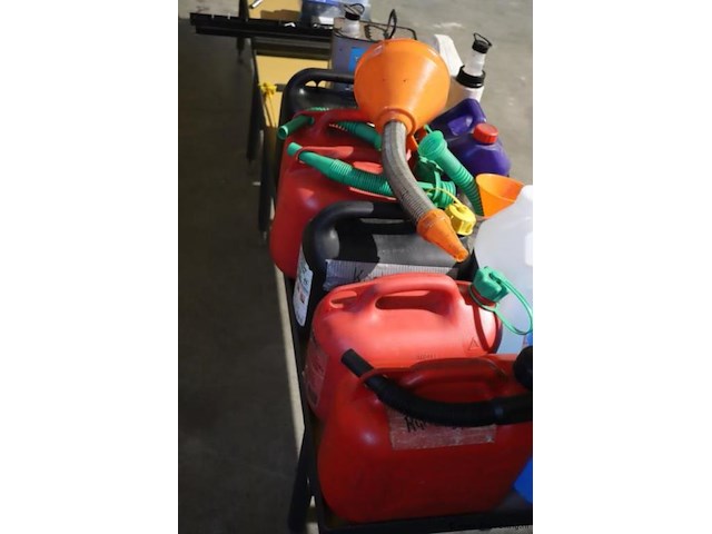 Partij diversen o.a. kroon oil coolannt sp 15+, nielsen glue remover & koelvloeistof - afbeelding 6 van  9