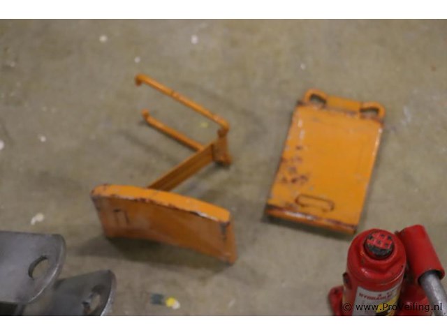 Partij diversen o.a. kruissleutels & hydraulische flessenkrik - afbeelding 7 van  8
