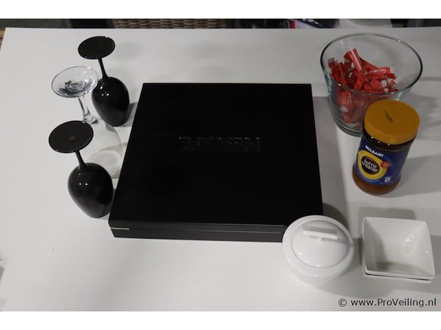 Partij diversen o.a. nestle nescafé opbergdoos voor koffiezakjes, wijnglazen & suikerpotje - afbeelding 1 van  5