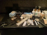 Partij diversen o.a. plastic handschoenen & lycon aloë vera soothing gel