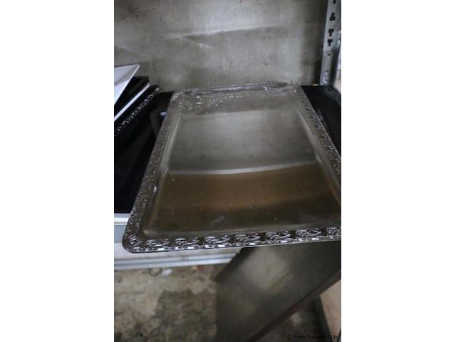 Partij diversen o.a. serveer dienbladen, borden & kassarollen - afbeelding 1 van  7