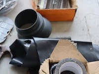 Partij diversen o.a. sjorbanden, pluggen, schroeven, tangen, zaag, schroevendraaiers & kitspuit - afbeelding 8 van  18