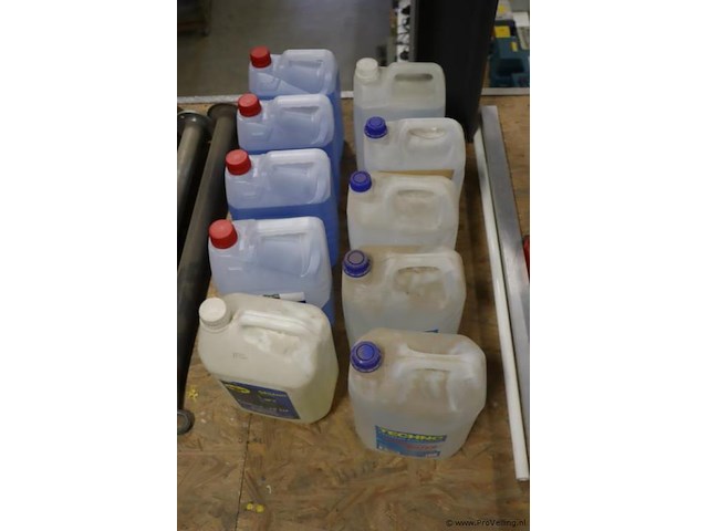 Partij diversen o.a. techno gedemineraliseerd water demi, kroon oil koelvloeistof & fairline ruitenvloeistof - afbeelding 1 van  6
