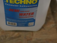 Partij diversen o.a. techno gedemineraliseerd water demi, kroon oil koelvloeistof & fairline ruitenvloeistof - afbeelding 2 van  6