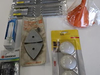 Partij diversen o.a. ventilatieroosters, trechter & fein schuurplaat - afbeelding 1 van  7
