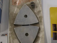 Partij diversen o.a. ventilatieroosters, trechter & fein schuurplaat - afbeelding 2 van  7