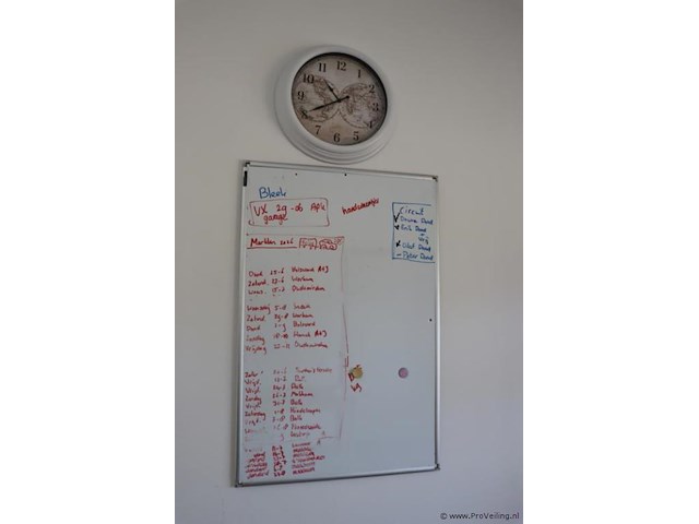 Partij diversen o.a. whiteboard, archiveerbakken, pennen & etiketten - afbeelding 1 van  8