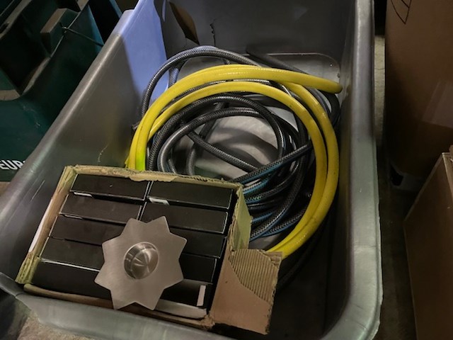 Partij diversen onder tafel - afbeelding 4 van  7