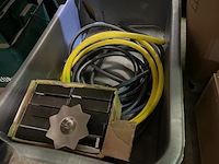 Partij diversen onder tafel - afbeelding 4 van  7