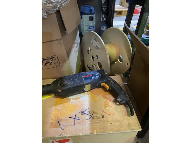 Partij diversen onder tafel - afbeelding 5 van  7