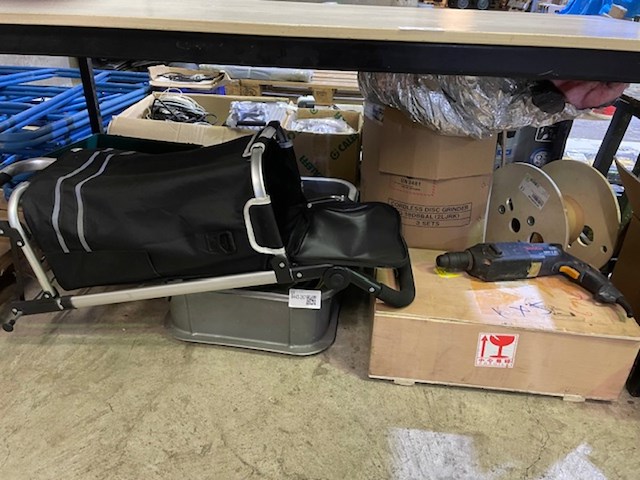 Partij diversen onder tafel - afbeelding 6 van  7