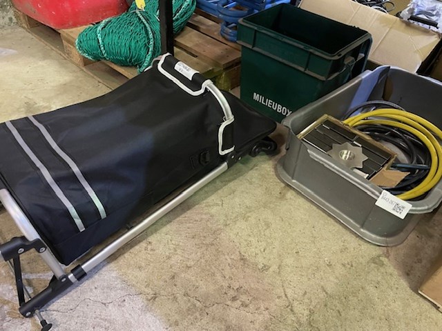 Partij diversen onder tafel - afbeelding 7 van  7