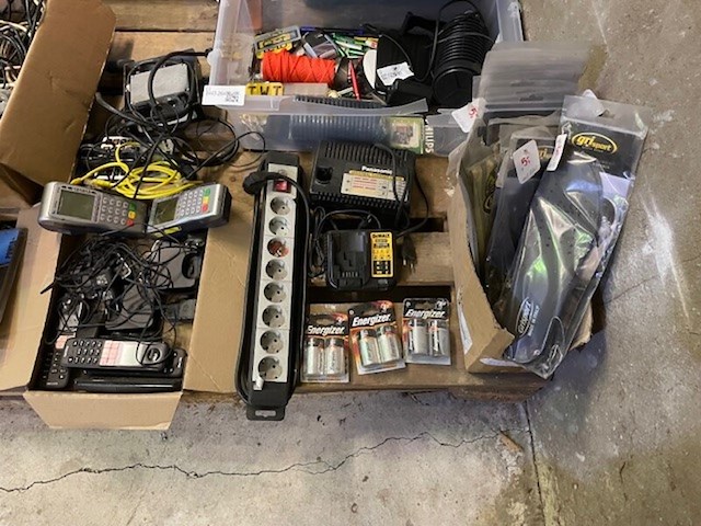 Partij diversen op een pallet - afbeelding 4 van  5