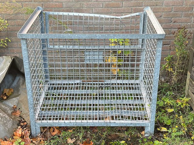 Partij diversen, pallets en palletboxen op het buitenterrein - afbeelding 2 van  14