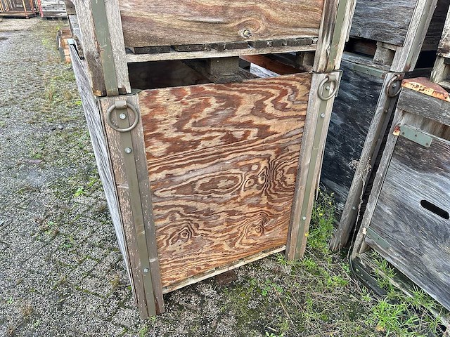 Partij diversen, pallets en palletboxen op het buitenterrein - afbeelding 4 van  14