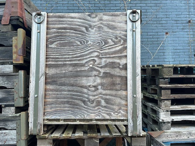 Partij diversen, pallets en palletboxen op het buitenterrein - afbeelding 7 van  14