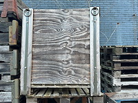 Partij diversen, pallets en palletboxen op het buitenterrein - afbeelding 7 van  14