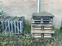 Partij diversen, pallets en palletboxen op het buitenterrein - afbeelding 11 van  14