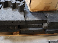 Partij diversen t.b.v. zonnepanelen o.a. schuimrubberen beschermingshoeken en profielen - afbeelding 4 van  5