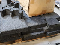 Partij diversen t.b.v. zonnepanelen o.a. schuimrubberen beschermingshoeken en profielen - afbeelding 5 van  5