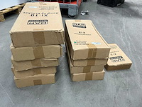 Partij diversen, waaronder witte en zwarte theaterdoeken, speakerbeugels - afbeelding 6 van  10