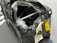 Partij diversen, waaronder witte en zwarte theaterdoeken, speakerbeugels - afbeelding 9 van  10