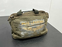 Partij diversen, waaronder witte en zwarte theaterdoeken, speakerbeugels - afbeelding 10 van  10