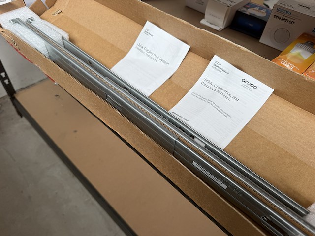 Partij diversen w.o. afdichtprofiel, railstysteem w.o. sealskin, hewlett packard - afbeelding 3 van  5