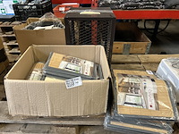 Partij diversen w.o. bamboe placemats, papiervernietiger - afbeelding 1 van  9