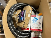 Partij diversen w.o. fietsbanden en woonaccessoires - afbeelding 5 van  7