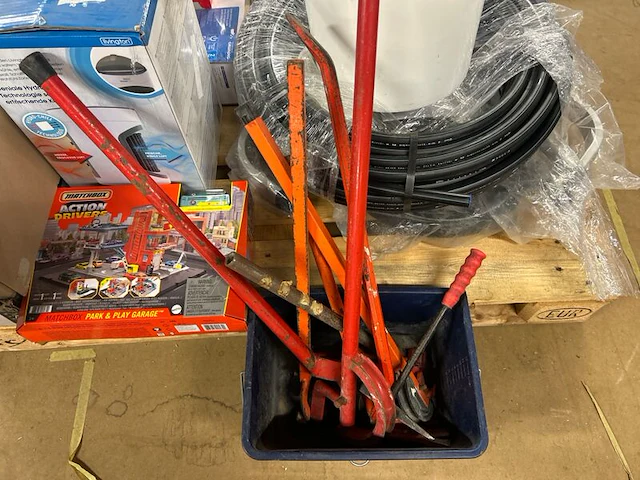 Partij diversen w.o. gereedschap en installatiemateriaal - afbeelding 3 van  5