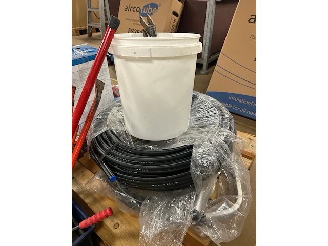 Partij diversen w.o. gereedschap en installatiemateriaal - afbeelding 4 van  5