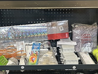 Partij diversen w.o. leifheit, oral-b, dunlop - afbeelding 1 van  7