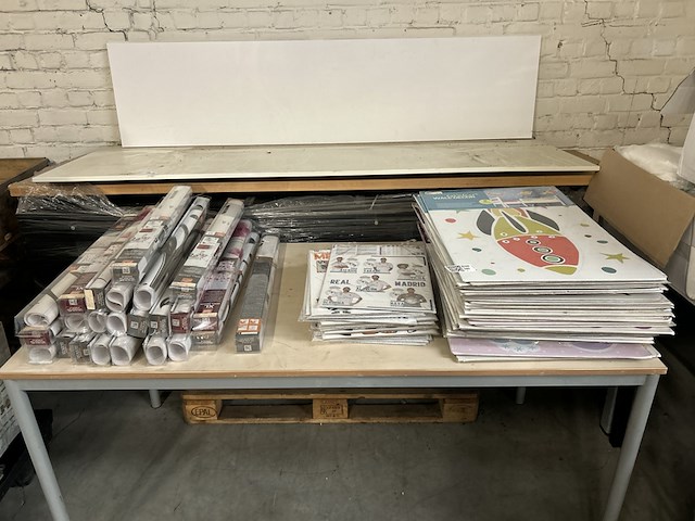 Partij diversen w.o. muurdecoratie en stickers - afbeelding 1 van  8