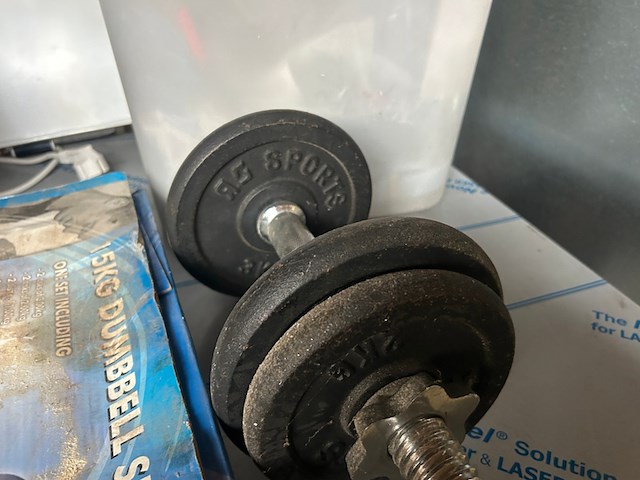 Partij diversen w.o. picknickmand, transparante afvalzakken, dumbell set - afbeelding 6 van  12