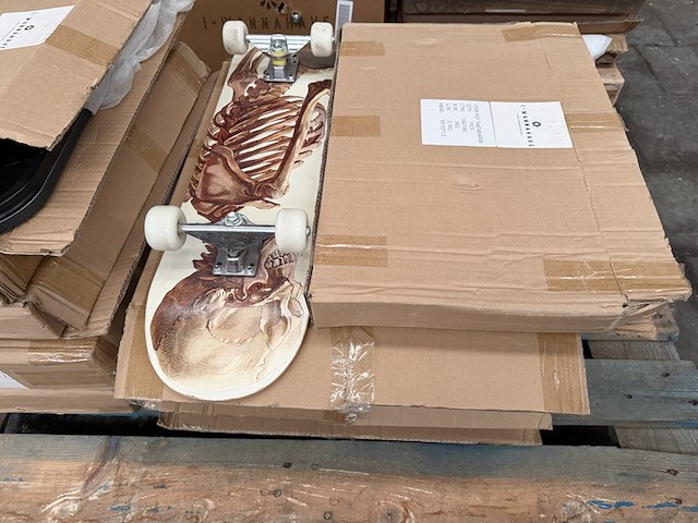 Partij diversen w.o. skateboard, bijzettafels - afbeelding 3 van  7