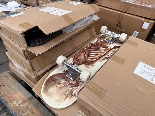 Partij diversen w.o. skateboard, bijzettafels - afbeelding 4 van  7