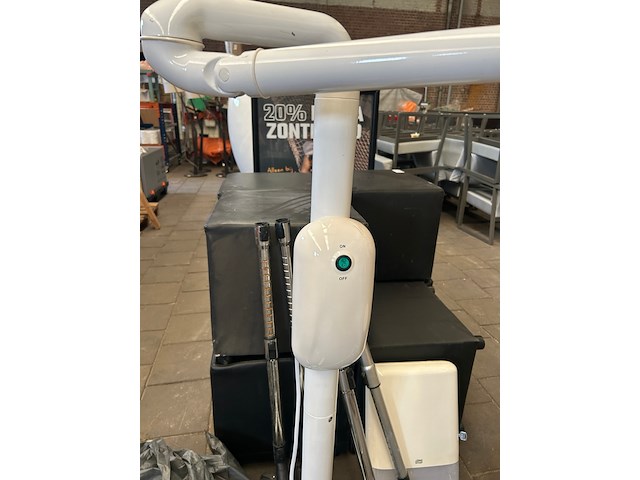 Partij diversen w.o. tandenbleekmachine, meubelen, reclamebord - afbeelding 11 van  14