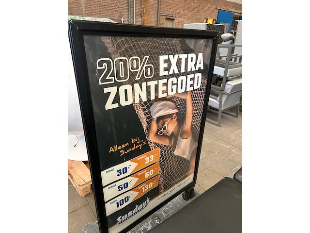 Partij diversen w.o. tandenbleekmachine, meubelen, reclamebord - afbeelding 14 van  14