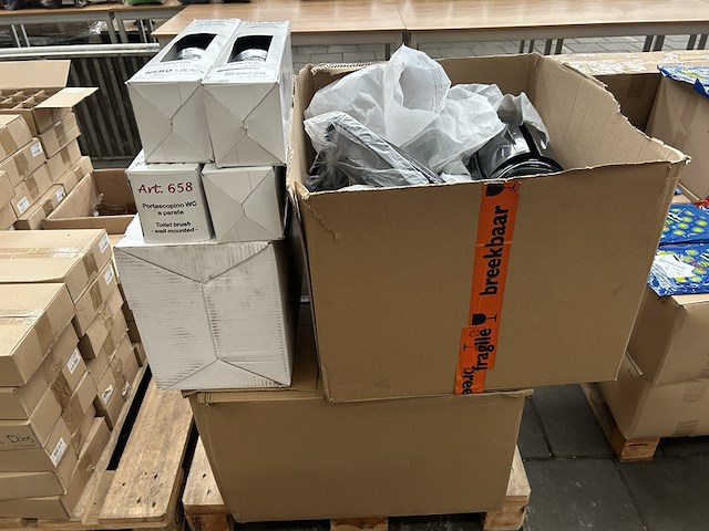 Partij diversen w.o. toiletborstel - afbeelding 1 van  4