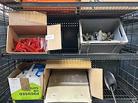 Partij diversen w.o. veiligheidskleding, o.a. tyvek - afbeelding 1 van  7