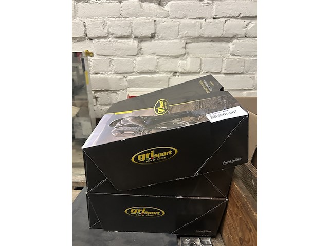 Partij diversen w.o. veiligheidsschoenen en bouwmaterialen - afbeelding 6 van  16