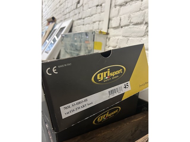 Partij diversen w.o. veiligheidsschoenen en bouwmaterialen - afbeelding 7 van  16