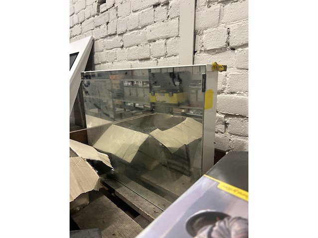 Partij diversen w.o. veiligheidsschoenen en bouwmaterialen - afbeelding 8 van  16