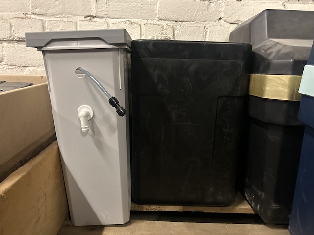 Partij diversen w.o. veiligheidsschoenen en bouwmaterialen - afbeelding 13 van  16