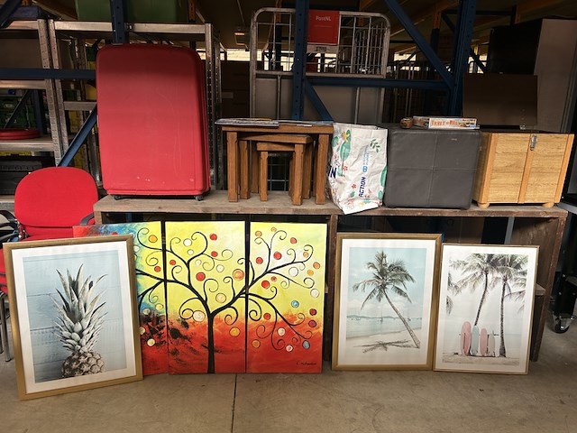Partij diversen w.o. wanddecoratie, meubels - afbeelding 1 van  8
