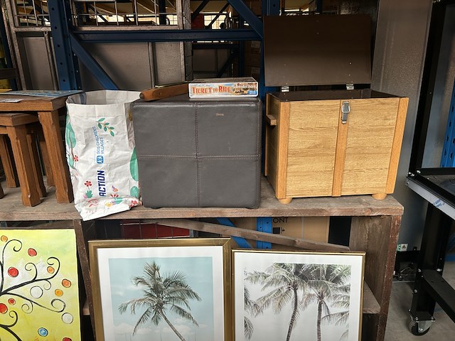 Partij diversen w.o. wanddecoratie, meubels - afbeelding 4 van  8