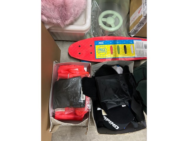 Partij diversen w.o. woonaccessoires en golftas - afbeelding 2 van  11